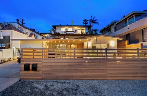 Cardiff-by-the-Sea Villa | *NEW* Micro Retreat | Hot Tub | Fire Pits | Ocean View in Cardiff Village