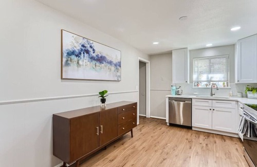 Highlands House | NEW Mid-Century Golf Retreat! 2 Kings I Mtn View