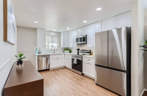 Highlands House | NEW Mid-Century Golf Retreat! 2 Kings I Mtn View