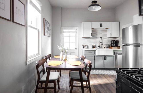 University Circle Apartment | NEW! Mid-Century Modern Retreat in Little Italy near CWRU and Cleveland Clinic