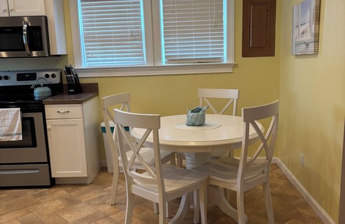 Paducah House | NEW! Midtown Bliss- 2 bed house with WiFi, within 5 minutes of Downtown Paducah