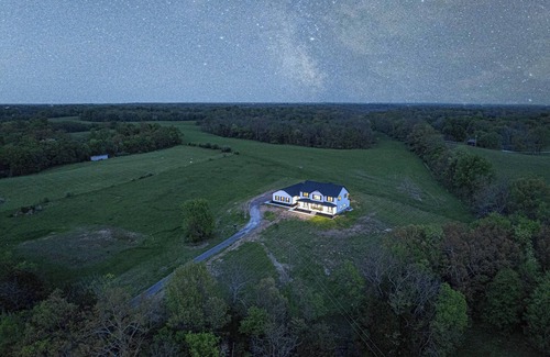 Perry Park House | NEW! Mins to Distilleries! Hot tub, Game Room, Firepit, Luxury, 5-Acres!