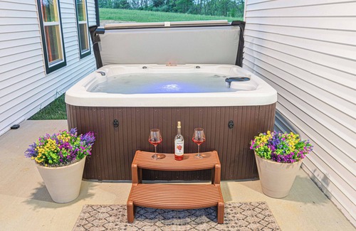 Perry Park House | NEW! Mins to Distilleries! Hot tub, Game Room, Firepit, Luxury, 5-Acres!