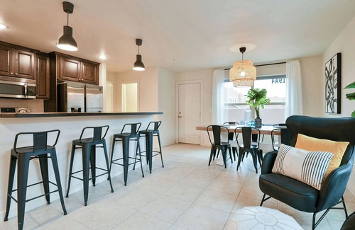 Moab South Valley House | New Moab townhome with pool and hot tub!