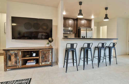 Moab South Valley House | New Moab townhome with pool and hot tub!