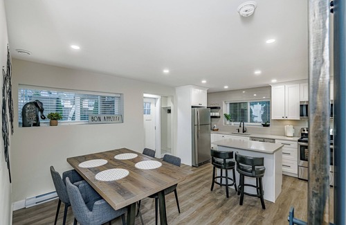 Westwood Plateau House | New & modern 1 bedroom suite nearby skytrain & parks!