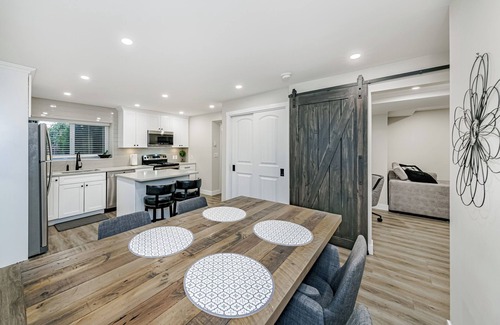 Westwood Plateau House | New & modern 1 bedroom suite nearby skytrain & parks!