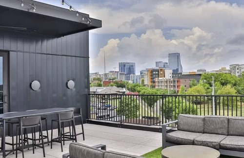 Academy Square Condo | *NEW Modern 1BR|Sleeps 3|Broadway|Barstool Nash