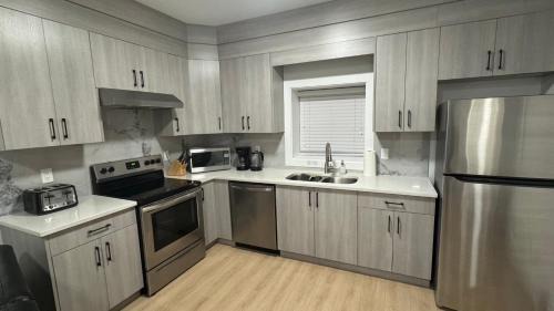 Surrey Apartment | New & Modern 2 bedroom suite