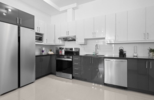 La Petite-Patrie Apartment | New Modern 2bdr Apartment in Little Italy