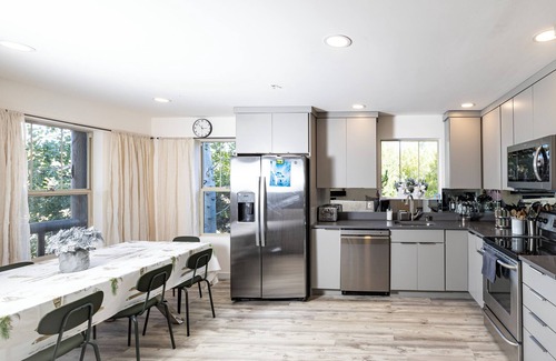 Park City Apartment | New! Modern 2bed/2bath ski chalet at DeerValley/Jordanelle gondola