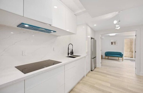Whitby Apartment | New Modern 2BR, Back Garden: Near Plazas, River, Parks! Whitby