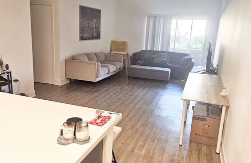 La Brea Condo | NEW MODERN 3-BED/3BATH condo CENTER OF LA PS5 WiFi AC PATIO