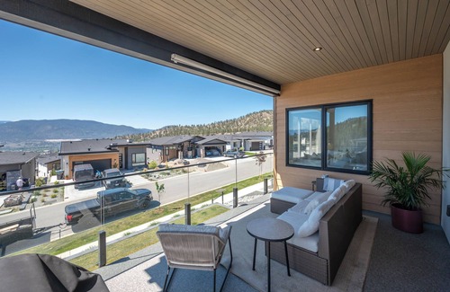 Okanagan-Similkameen House | New Modern 3 Bedroom Home with Mountain and Lake Views.