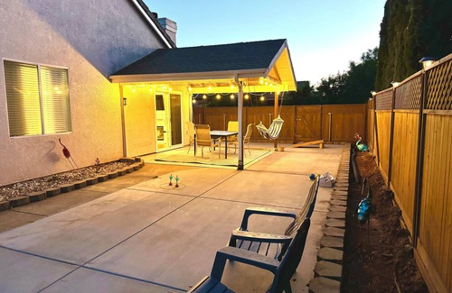 Sacramento House | NEW - Modern 3BR & Backyard Fun