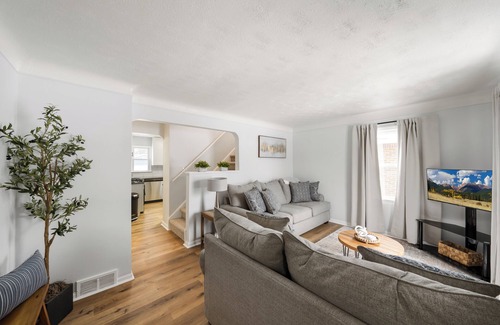 Parma House | NEW Modern 4-Bedroom Home with Arcade Games – Near Downtown Cleveland & Airport!