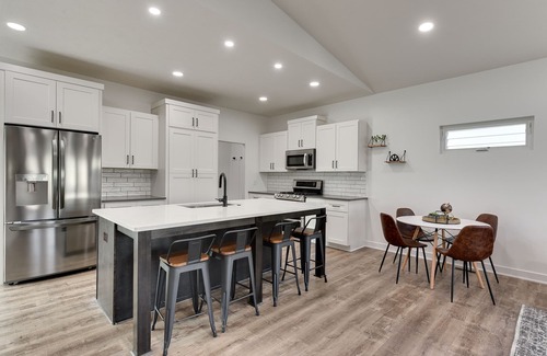Jefferson House | New Modern 4 Bedroom Home, Perfect for Families