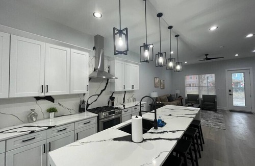 Fall Creek Place House | New Modern 4BR/5BA Downtown Indianapolis