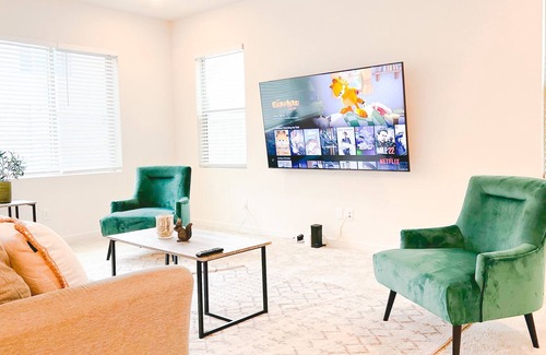 Ontario House | 🌟New! 🌟Modern 5BR Close to Everything!