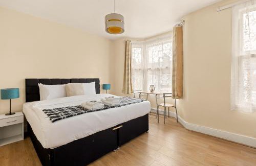 William Morris House | New! Modern 5BR House by Lloyd Park in Walthamstow