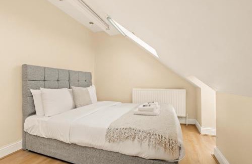 William Morris House | New! Modern 5BR House by Lloyd Park in Walthamstow