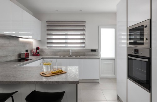 Rhodes Apartment | New modern and cosy apartment in the city center 100 meters from the sea.