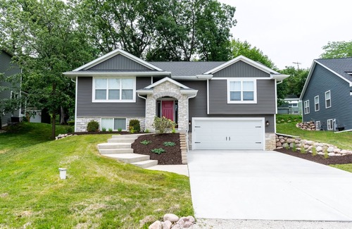 Lake Shangrila House | New Modern and Cozy 3BR Lake Home with Indoor Fireplace