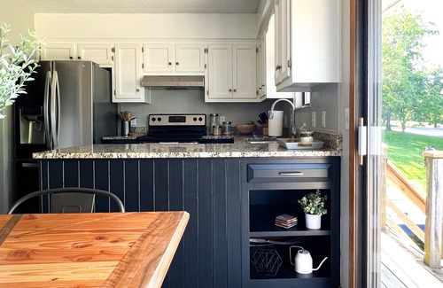 South Kansas City House | NEW Modern and relaxing 3BR/2 BA in Kansas City - Long Stays