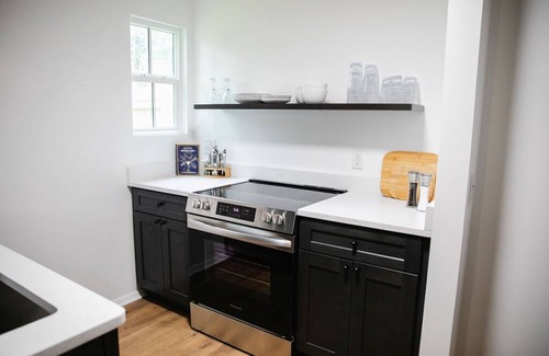 The Old Commons Apartment | New! Modern apartment in Historic District