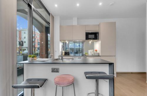 Yiewsley Apartment | New Modern Apartment near Heathrow Airport