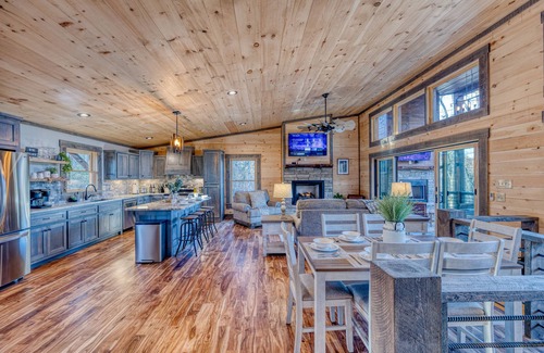 Blue Ridge Cabin | *New* Modern Cabin w/Serene Forest Views/Hot Tub/Spacious Decks