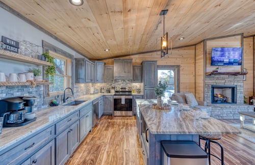 Blue Ridge Cabin | *New* Modern Cabin w/Serene Forest Views/Hot Tub/Spacious Decks