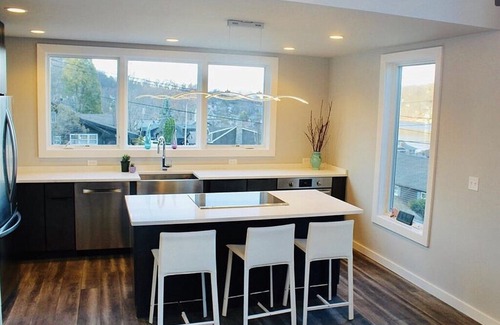New Fairfield House | New Modern Candlewood Lake House Retreat-Getaway