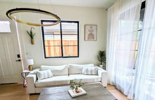 Danville Apartment | New & Modern Casita Walk to Town