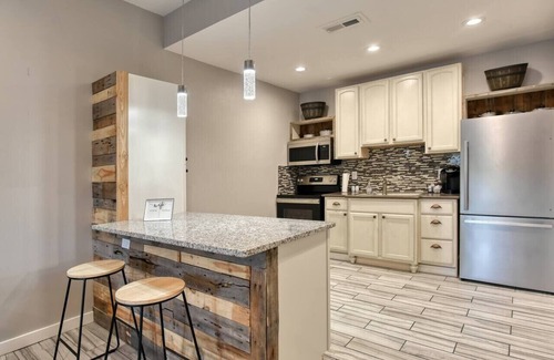 Maryville Apartment | New, modern & chic, upscale apartment