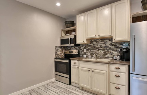 Maryville Apartment | New, modern & chic, upscale apartment