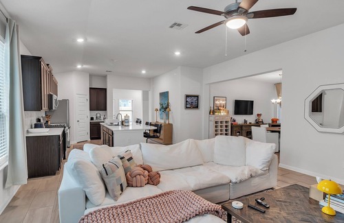 Medina Valley House | NEW! Modern Comfort - San Antonio Retreat