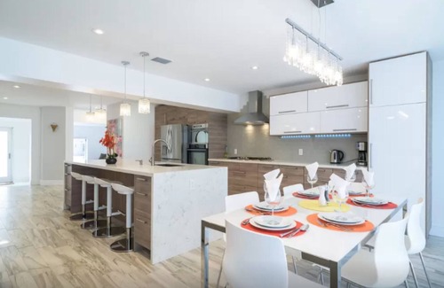 Fort Lauderdale House | New Modern Coral Villa ! Private Heated Pool !n1 Mile To Beach! BBQ !