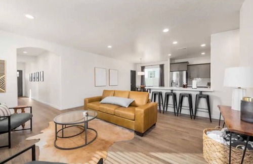 Meridian House | New Modern Cozy Home in Meridian