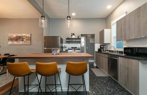 West Central House | New Modern/Downtown/Outdoor Living Spacenn