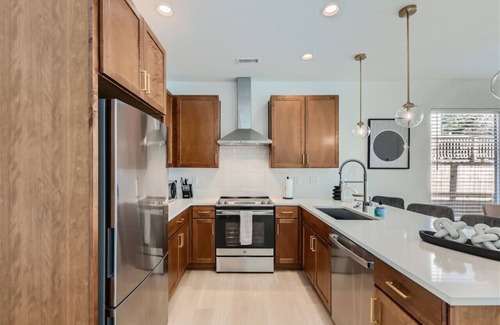 Hayes House | New Modern Durham 2 BR Retreat + Rooftop Deck