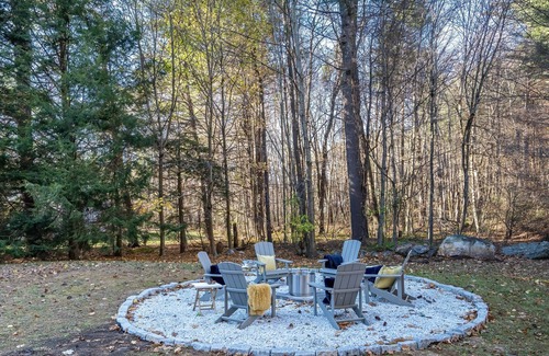 Housatonic House | New Modern Escape Ski House w/HOT TUB in Great Barrington