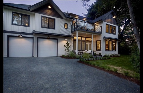 Campbell River Bed & Breakfast | New Modern Farmhouse B&B Steps to Sandy Beach! Golf & Fishing Nearby