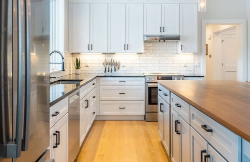Moscow House | New Modern Farmhouse: 4 private acres, 360º Mtn View, Btwn Mtn & Village