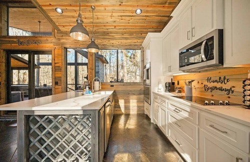 Broken Bow Cabin | New! Modern Farmhouse w/Jacuzzi, BBQ, Arcade!