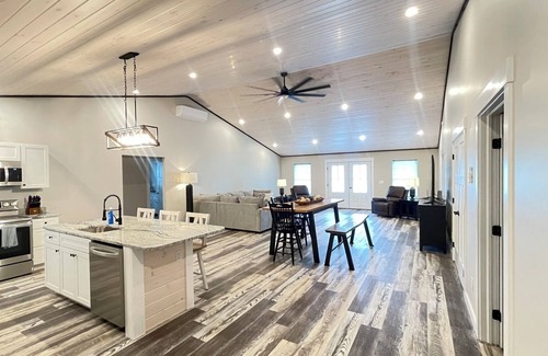 Bangor House | New Modern | Firepit | $BR/3 Baths