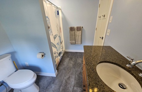 Shelbyville Apartment | New modern garage apartment above Farmhouse - Close to Casino and Gun Lake