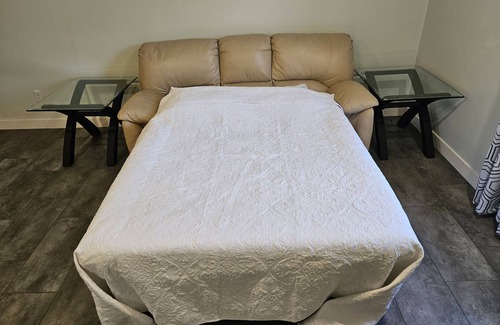 Shelbyville Apartment | New modern garage apartment above Farmhouse - Close to Casino and Gun Lake