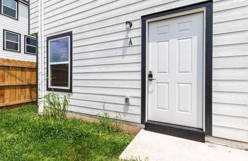 Northeast Houston Apartment | New Modern Gem, Private Master Bedroom, Pet Friendly, Minutes away from Downtown Houston