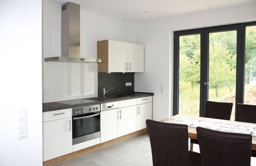 Senhals House | NEW Modern holiday home right on the Moselle, panoramic views, 2 terraces, garden
